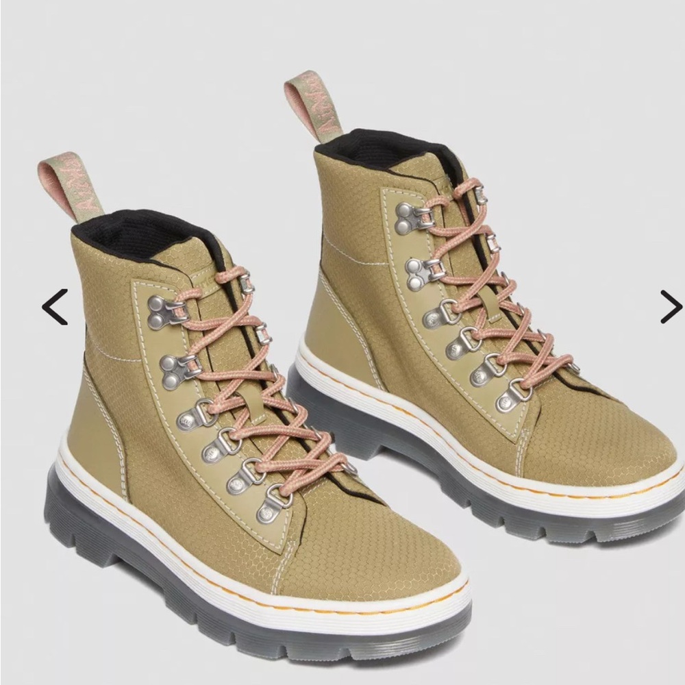 Brand New Dr. Martens Combs Women Poly & Leather Pale Olive Lace-Up Boots, Sz 7 - Picture 2 of 9